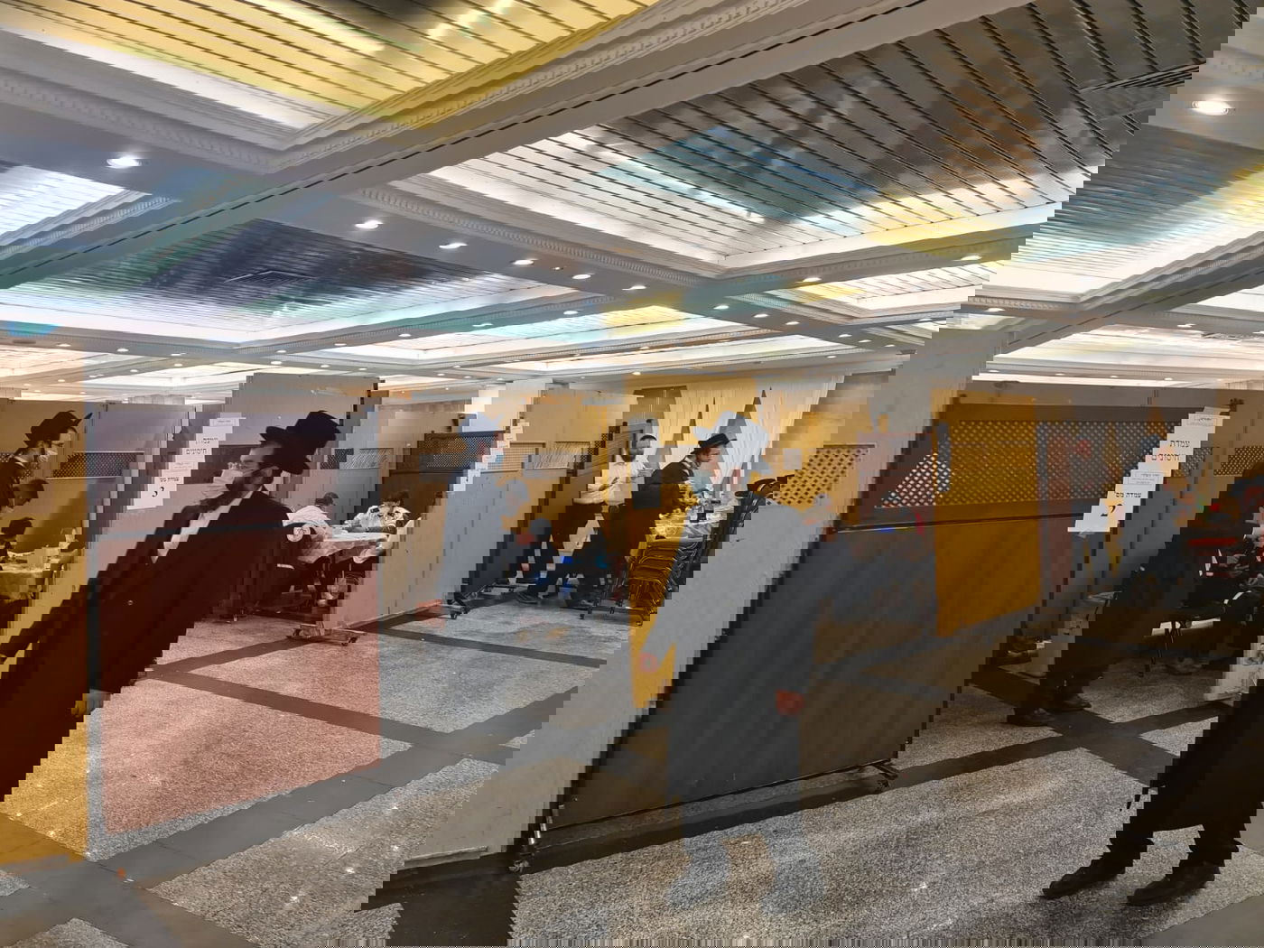 בעלזא: 1,500 התחסנו בבית המדרש הגדול