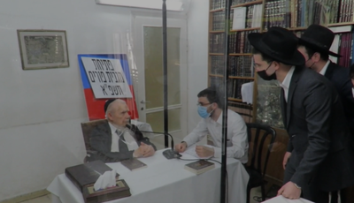 צפו: כשראש הישיבה ביקש ברכה מהבחורים