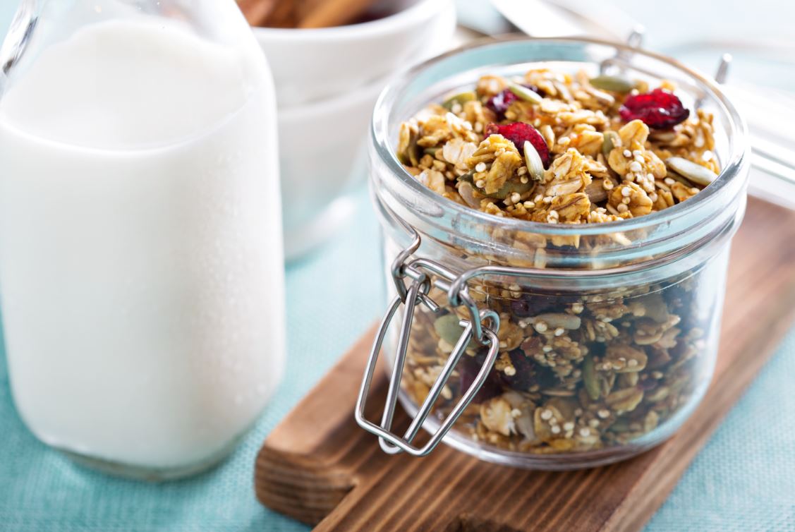 'של הביוקר': גרנולה ביתית מקשיו וקינואה