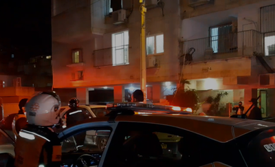 בני ברק: לכודים חולצו משריפה בתוך בניין