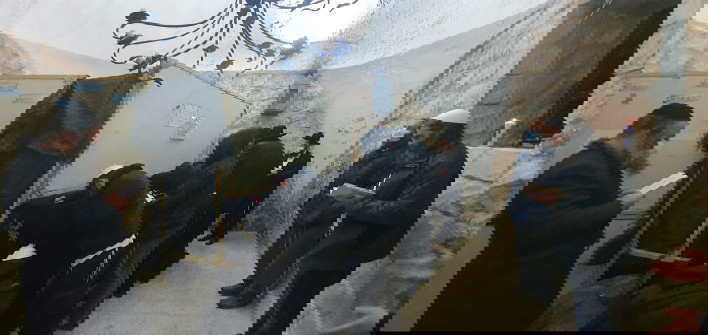 האדמו"ר, הרב והשרה נכנסו לקבר יוסף; צפו