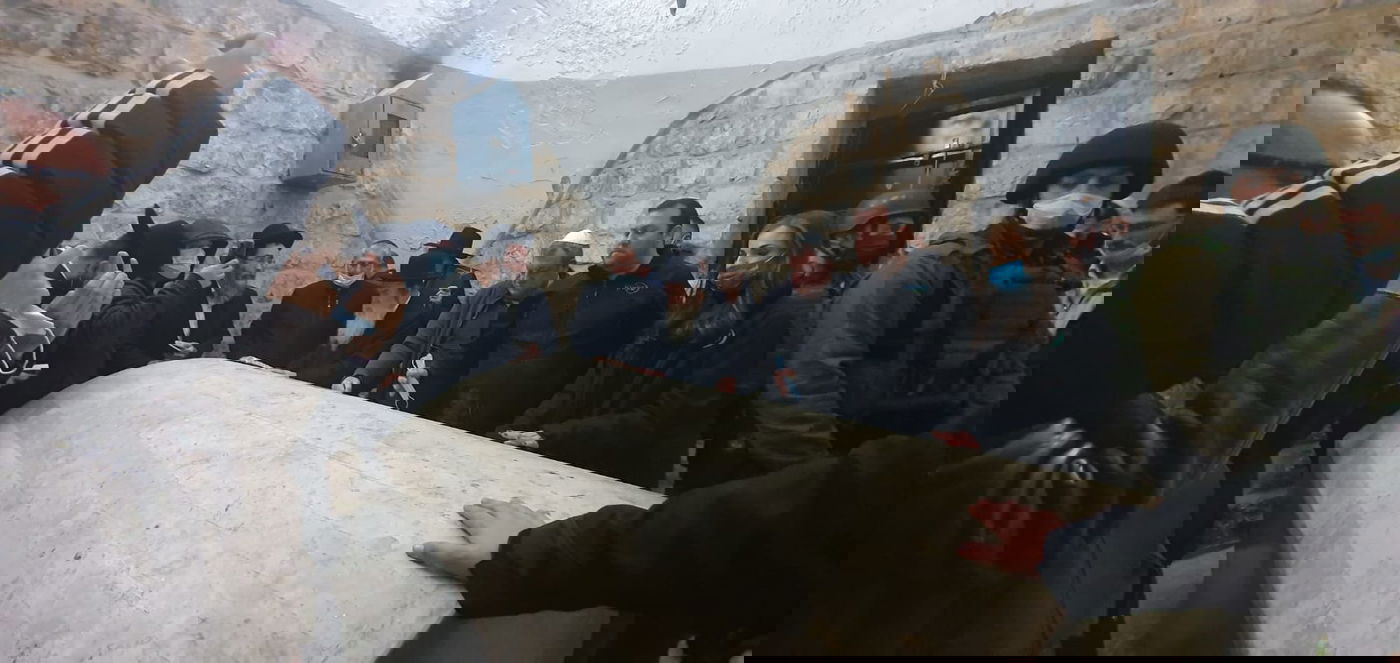 האדמו"ר, הרב והשרה נכנסו לקבר יוסף; צפו