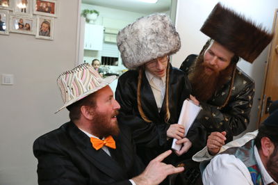 אילוסטרציה. קריאת מגילה בפורים