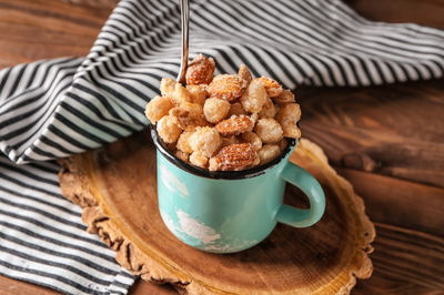 בוטנים מסוכרים ממכרים בטירוף