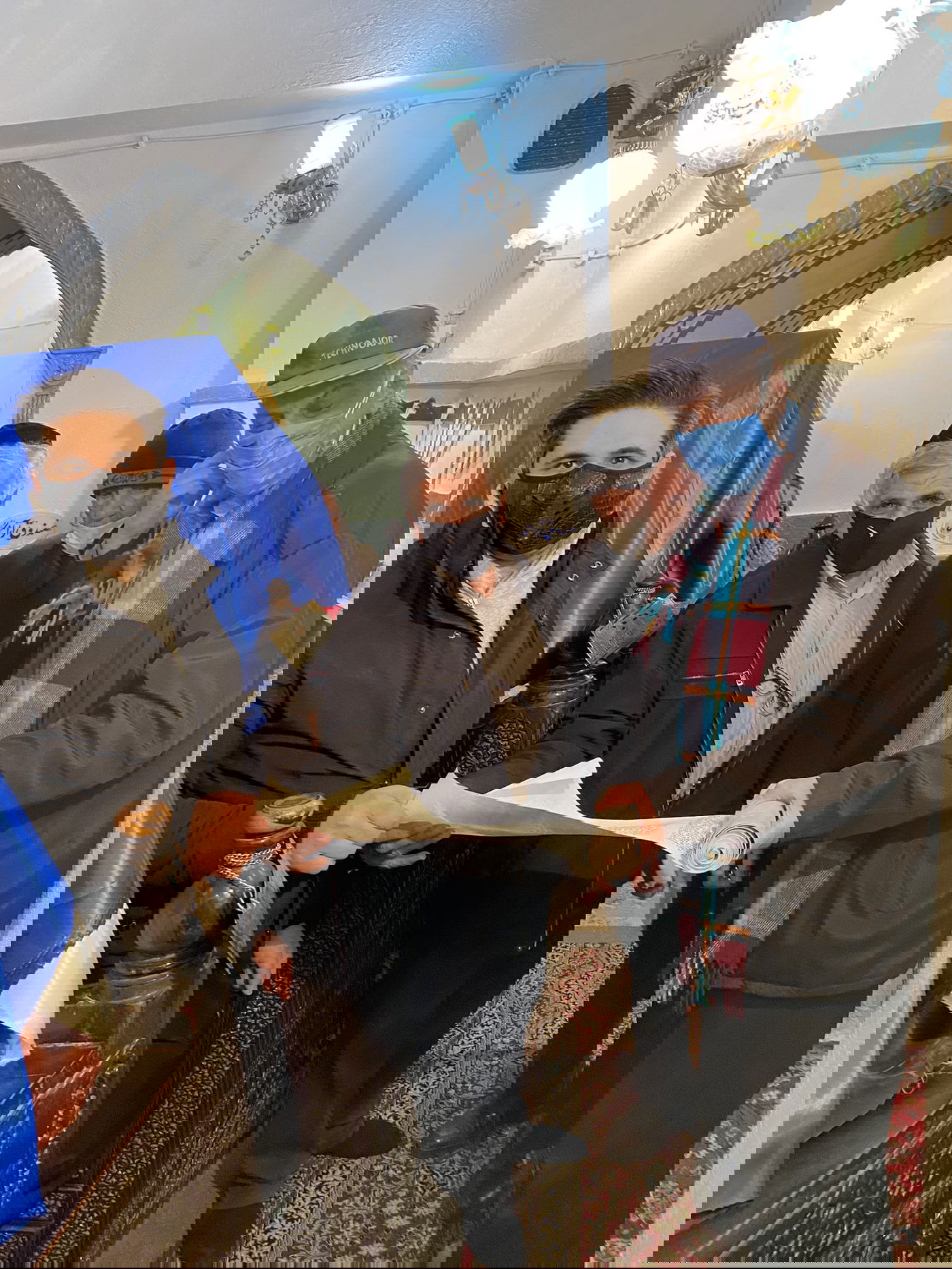 כך נקראה המגילה בקברם של מרדכי ואסתר