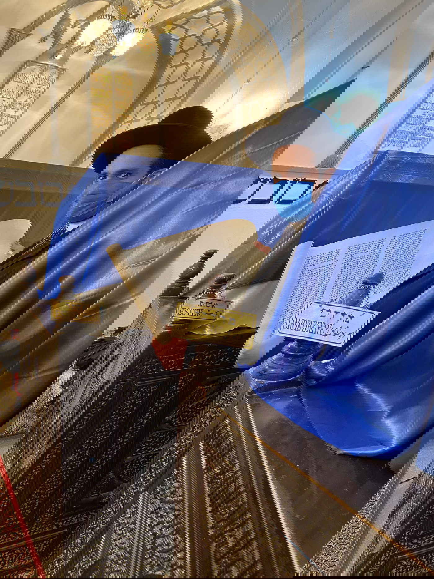 כך נקראה המגילה בקברם של מרדכי ואסתר