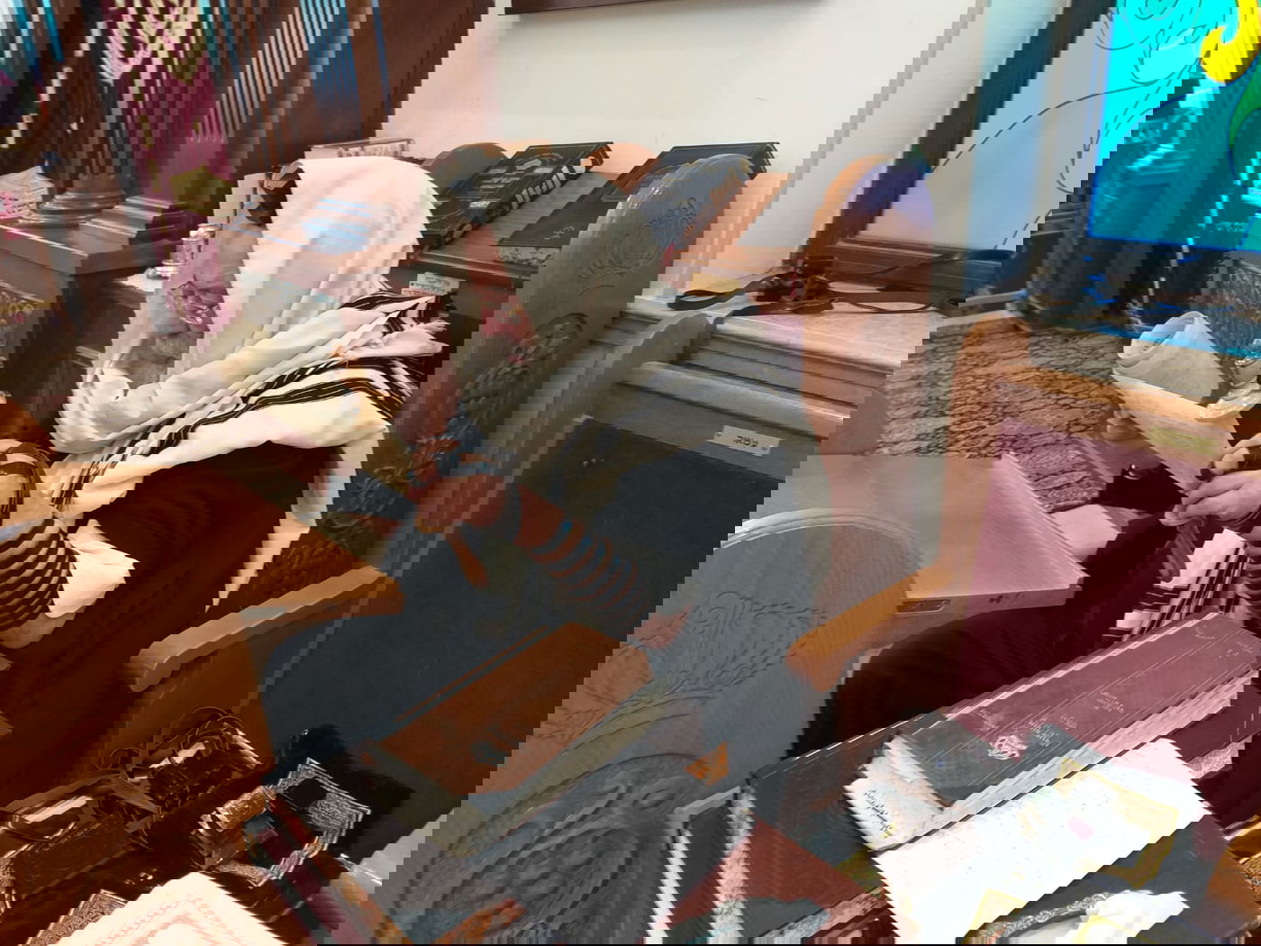 קריאת המגילה של הראשל״צ הגר״ש עמאר