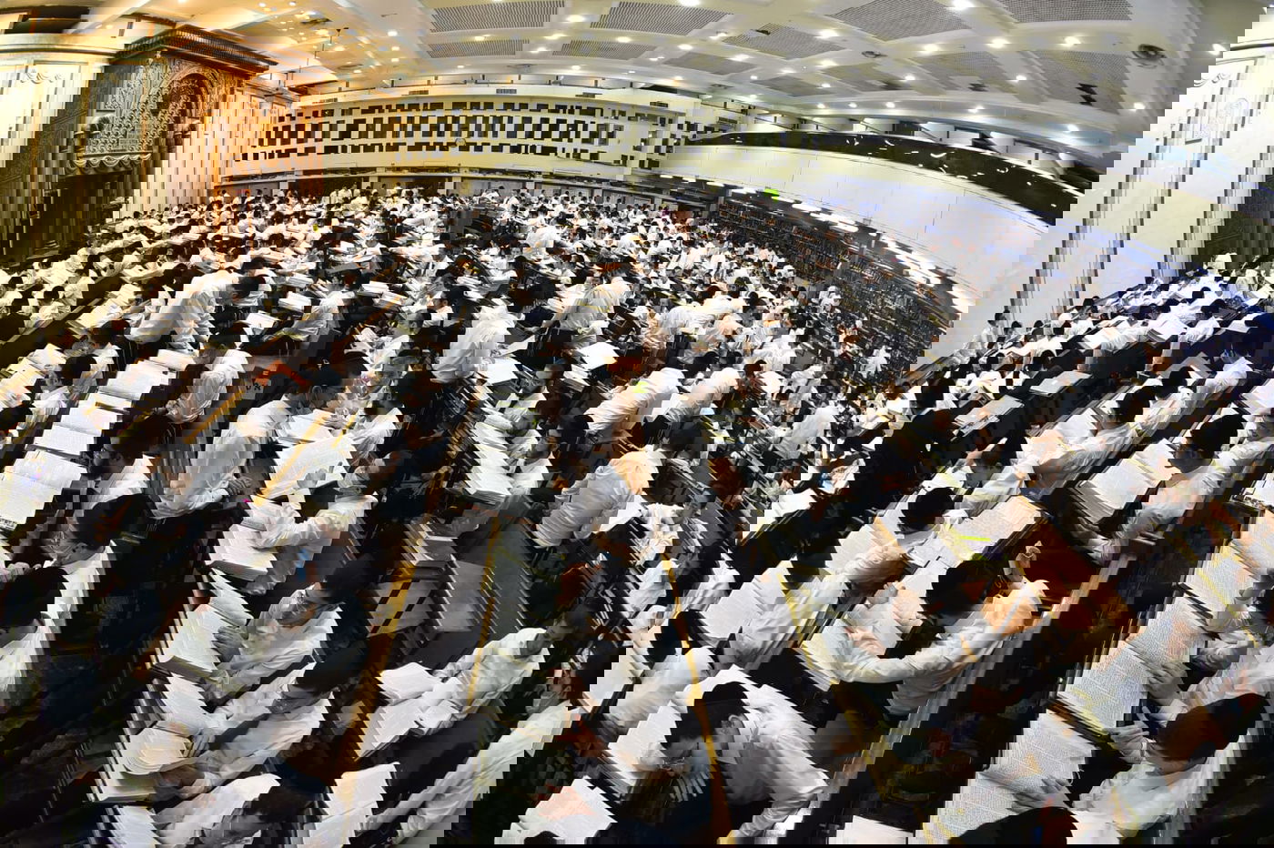 מרגש: סדר לימוד ליל פורים בישיבת פוניבז'