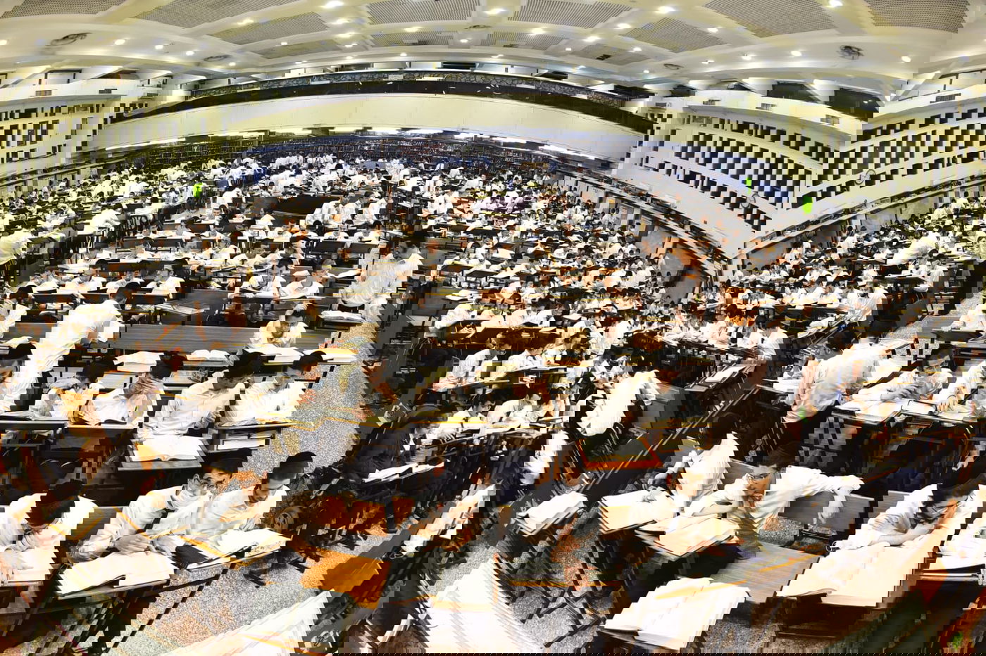 מרגש: סדר לימוד ליל פורים בישיבת פוניבז'