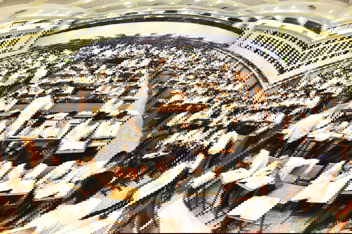 מרגש: סדר לימוד ליל פורים בישיבת פוניבז'