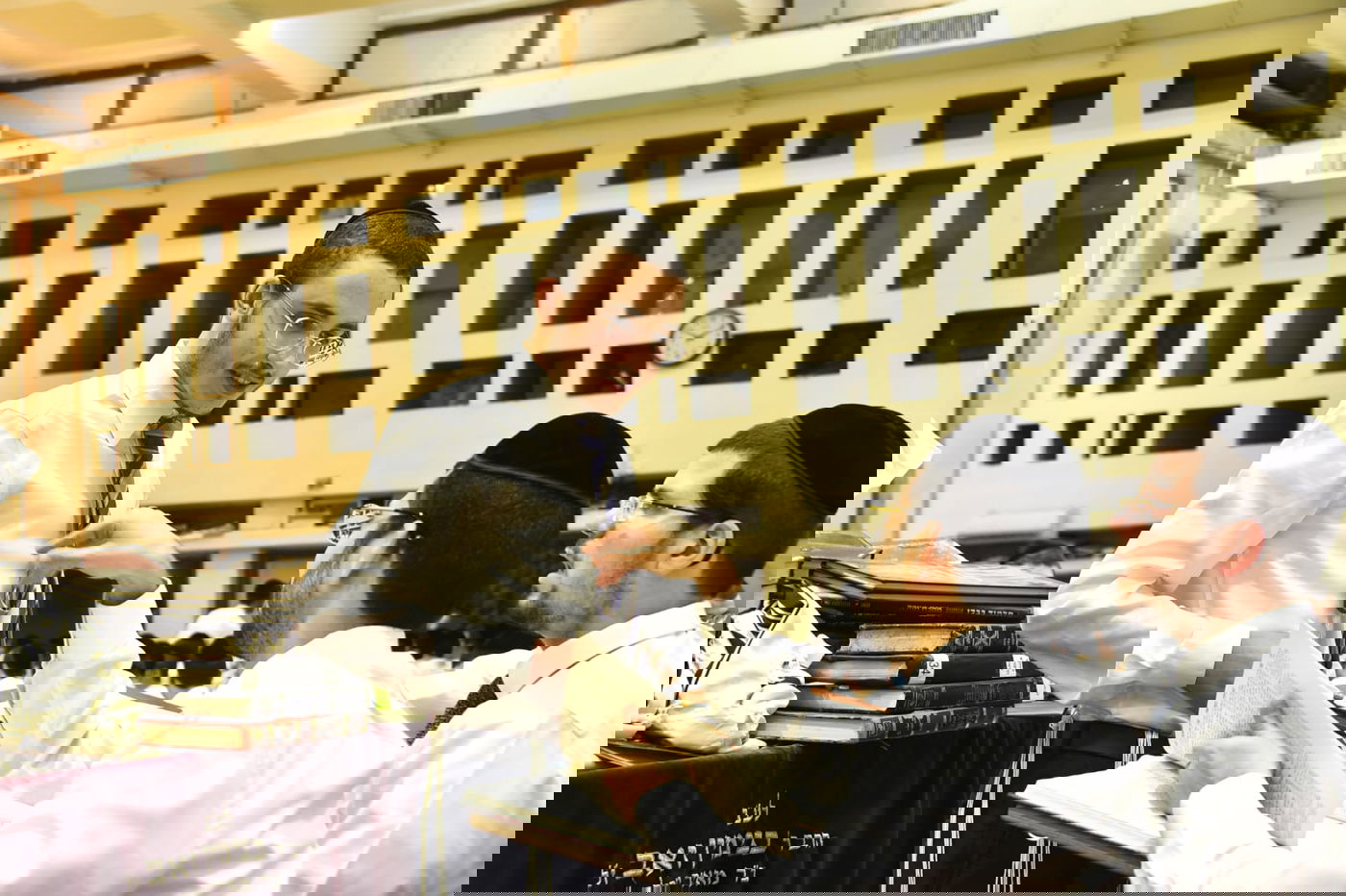 מרגש: סדר לימוד ליל פורים בישיבת פוניבז'