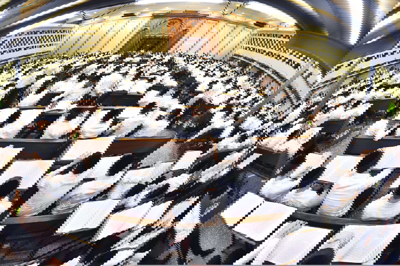 מרגש: סדר לימוד ליל פורים בישיבת פוניבז'