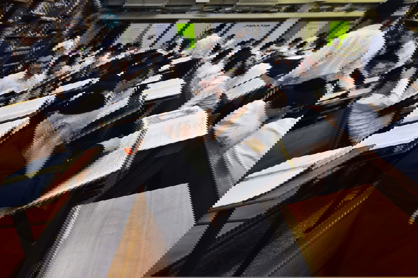 מרגש: סדר לימוד ליל פורים בישיבת פוניבז'