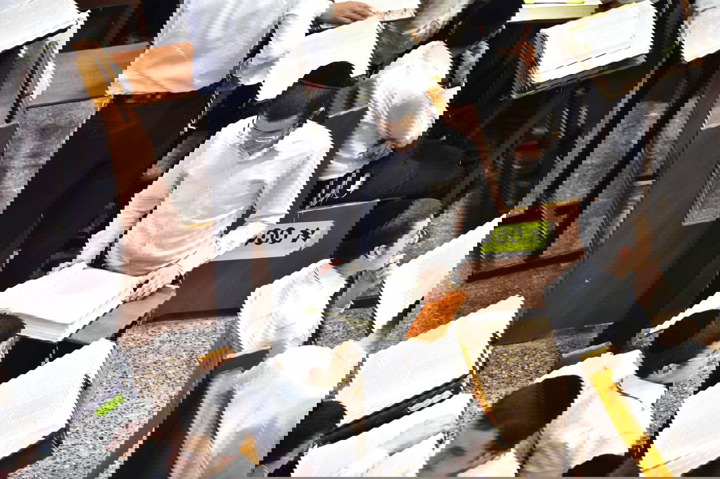 מרגש: סדר לימוד ליל פורים בישיבת פוניבז'