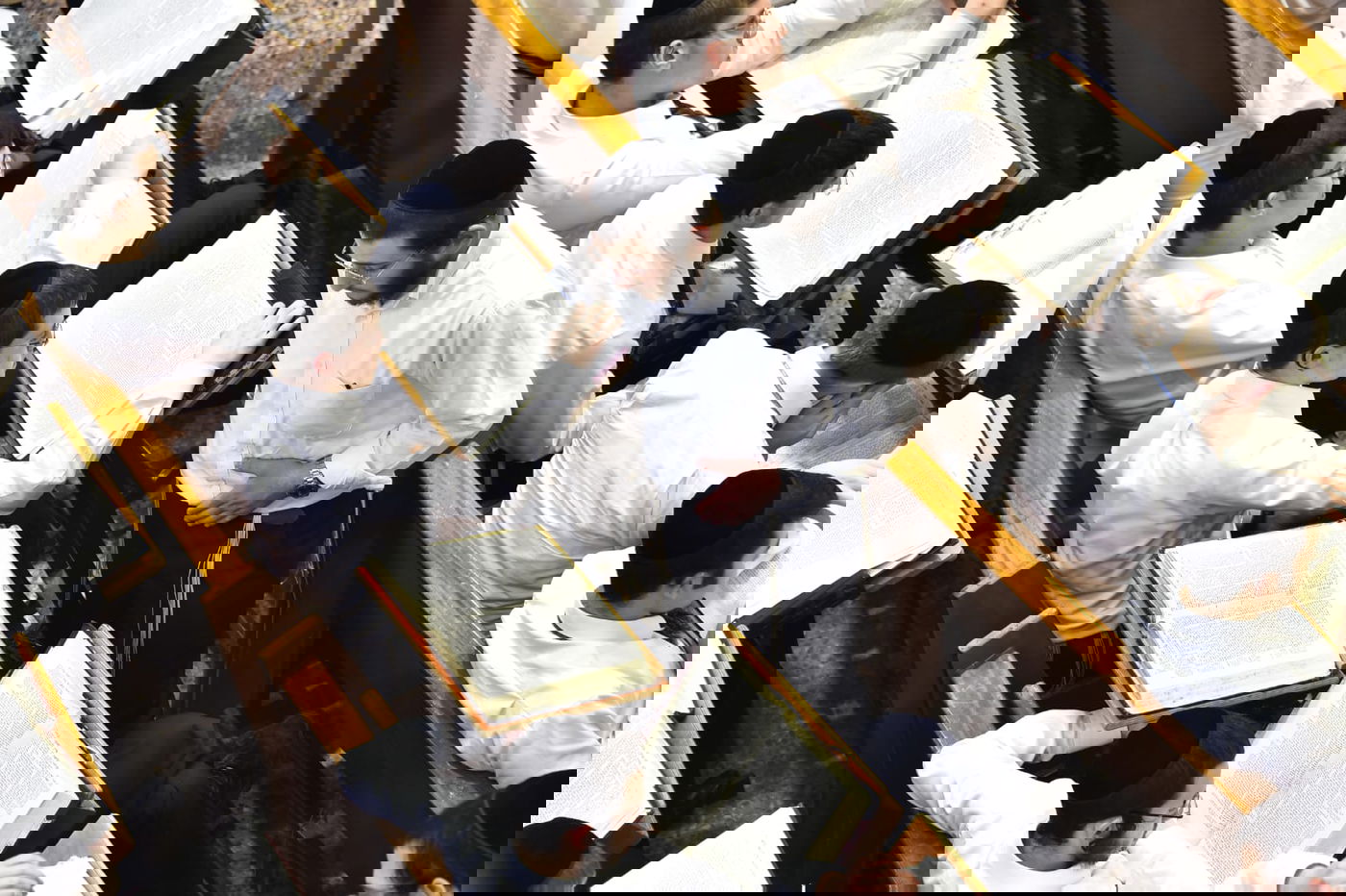 מרגש: סדר לימוד ליל פורים בישיבת פוניבז'