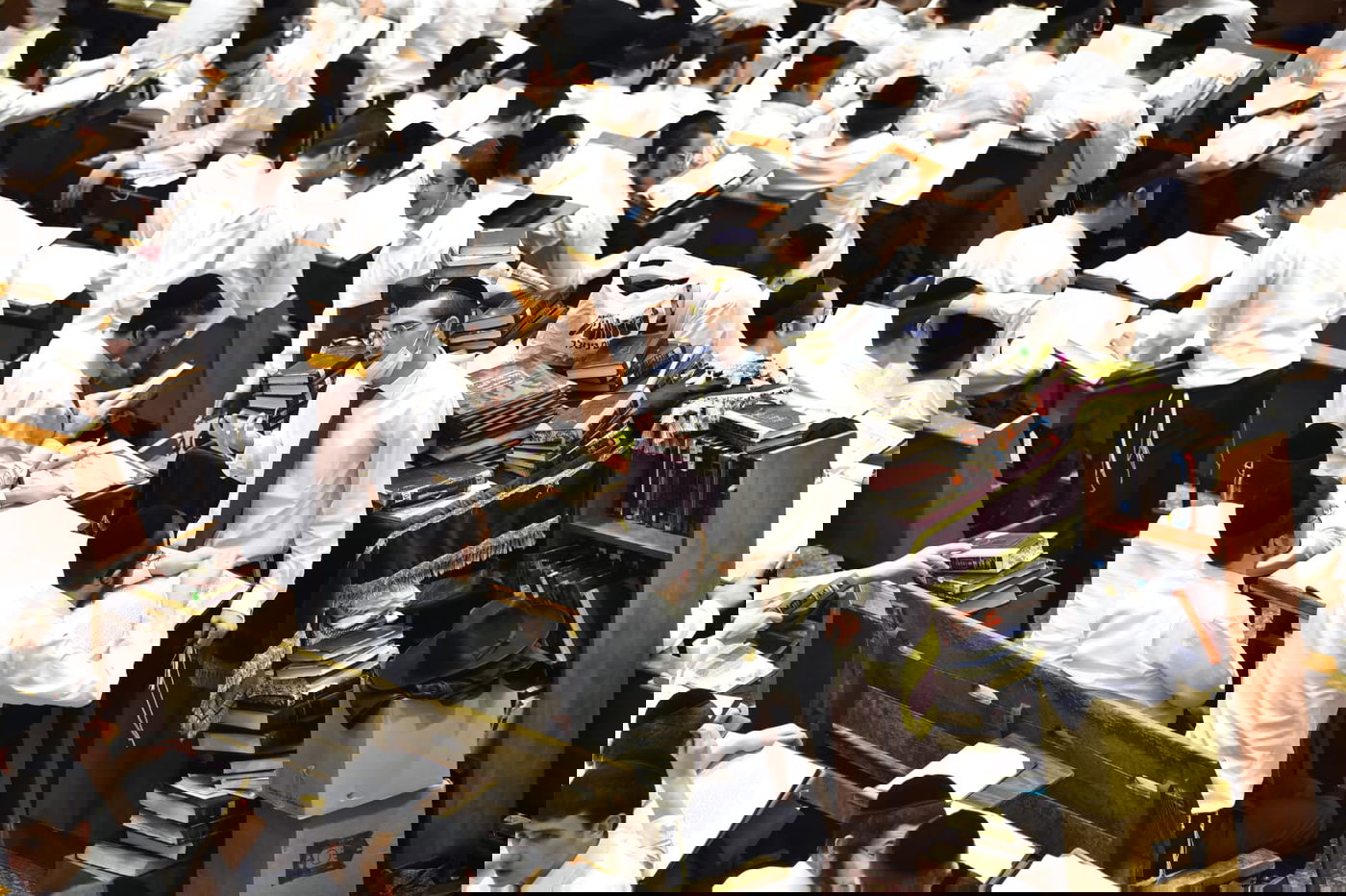 מרגש: סדר לימוד ליל פורים בישיבת פוניבז'