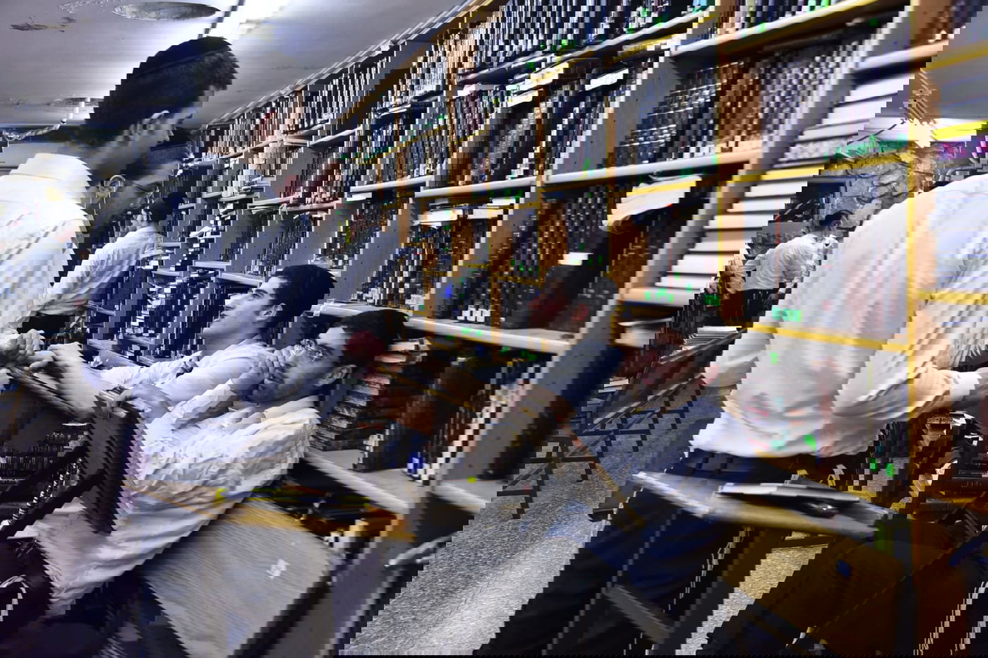 מרגש: סדר לימוד ליל פורים בישיבת פוניבז'