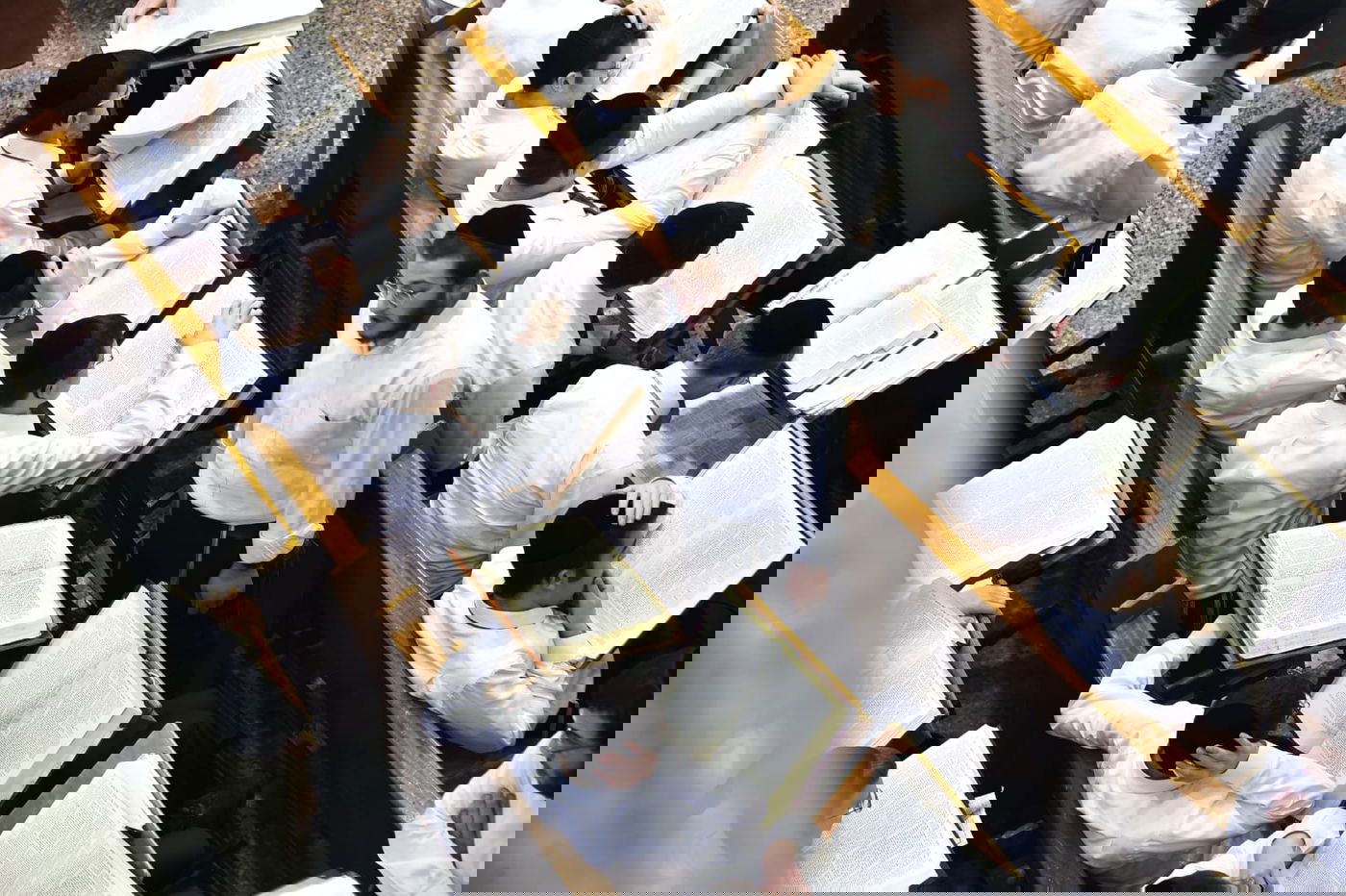 מרגש: סדר לימוד ליל פורים בישיבת פוניבז'