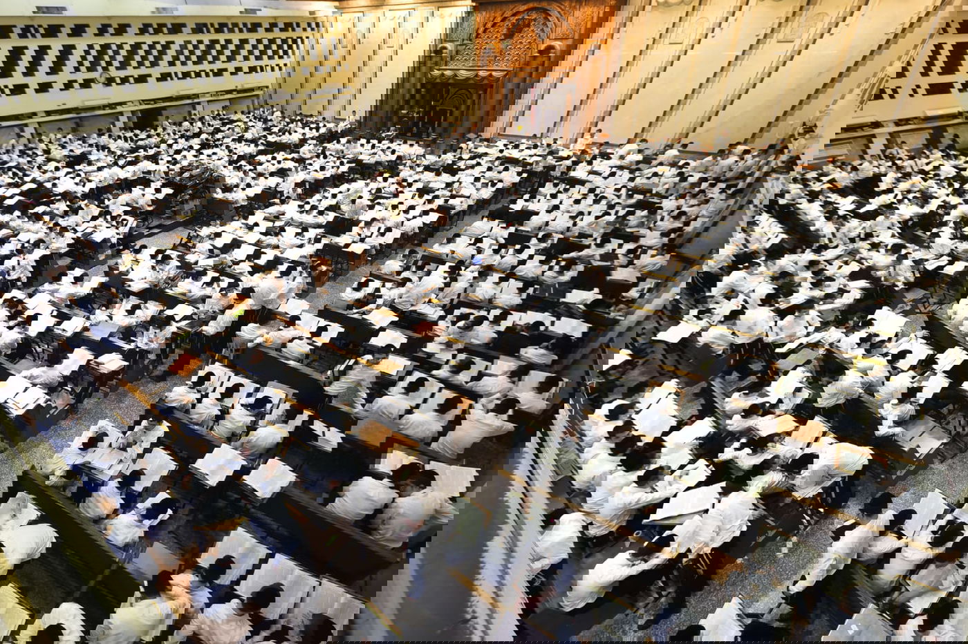 מרגש: סדר לימוד ליל פורים בישיבת פוניבז'