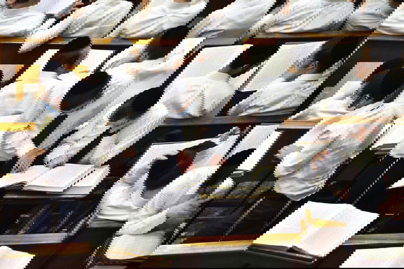 מרגש: סדר לימוד ליל פורים בישיבת פוניבז'