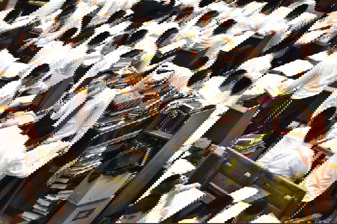 מרגש: סדר לימוד ליל פורים בישיבת פוניבז'