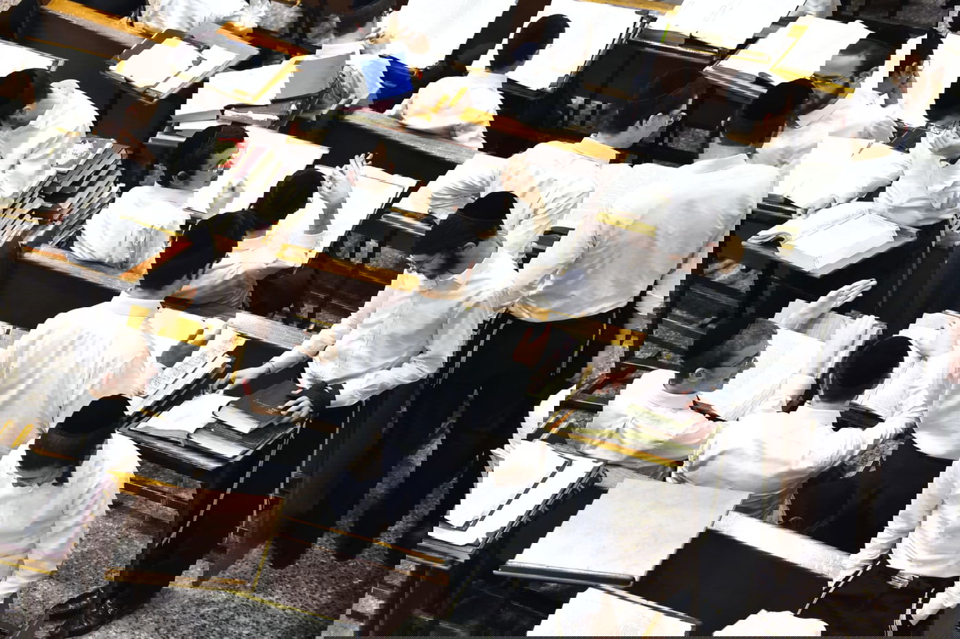 מרגש: סדר לימוד ליל פורים בישיבת פוניבז'