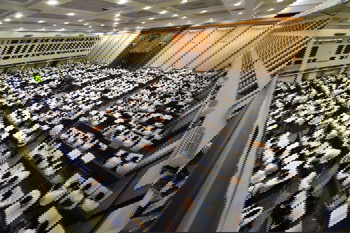 מרגש: סדר לימוד ליל פורים בישיבת פוניבז'