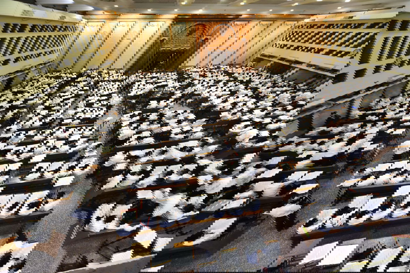 מרגש: סדר לימוד ליל פורים בישיבת פוניבז'