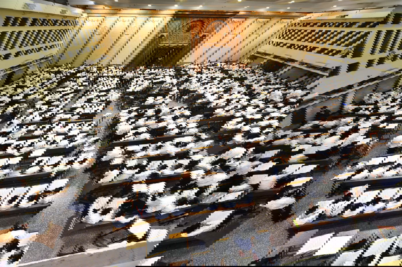 מרגש: סדר לימוד ליל פורים בישיבת פוניבז'