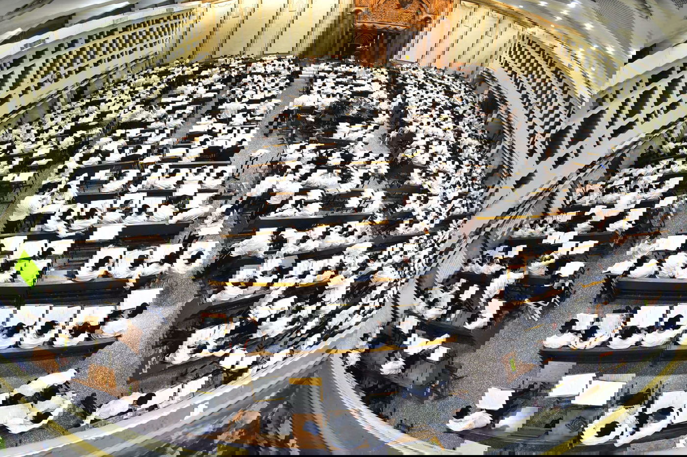 מרגש: סדר לימוד ליל פורים בישיבת פוניבז'