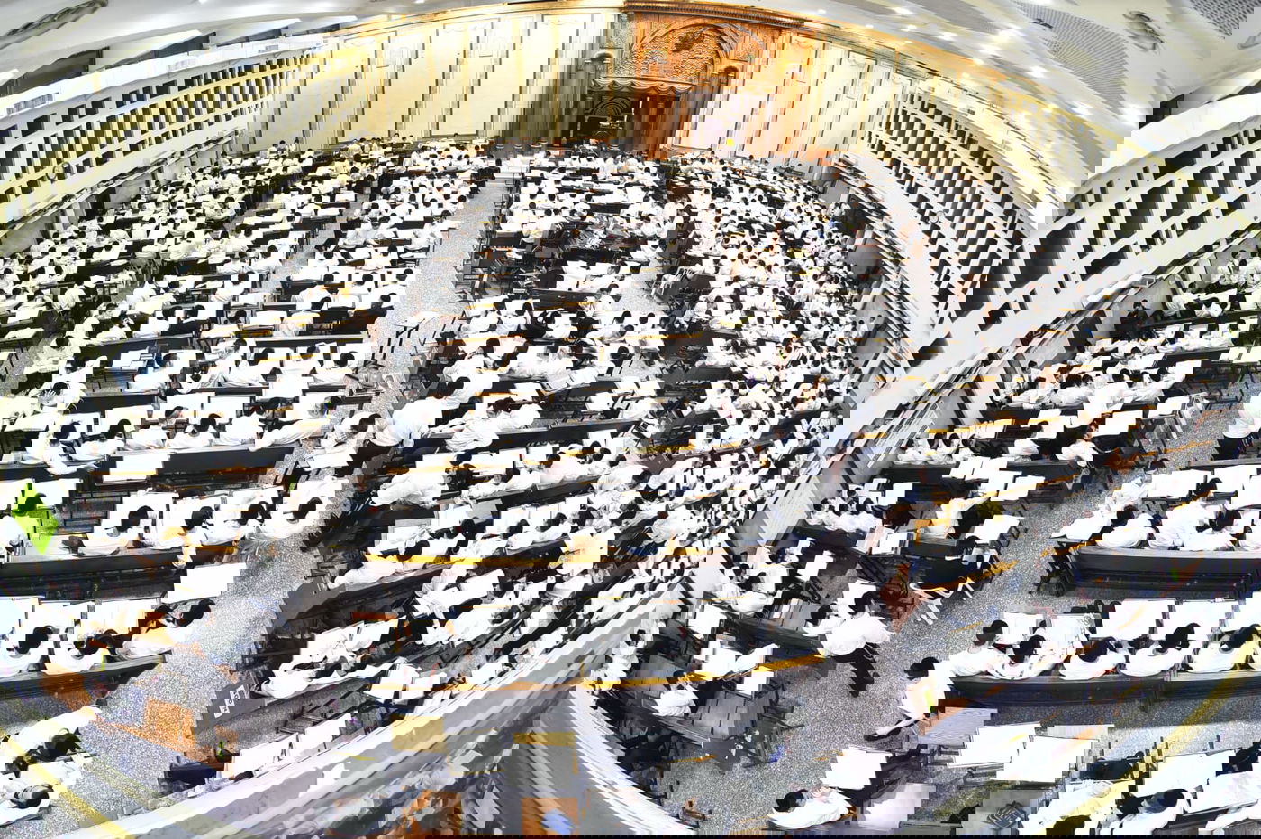 מרגש: סדר לימוד ליל פורים בישיבת פוניבז'