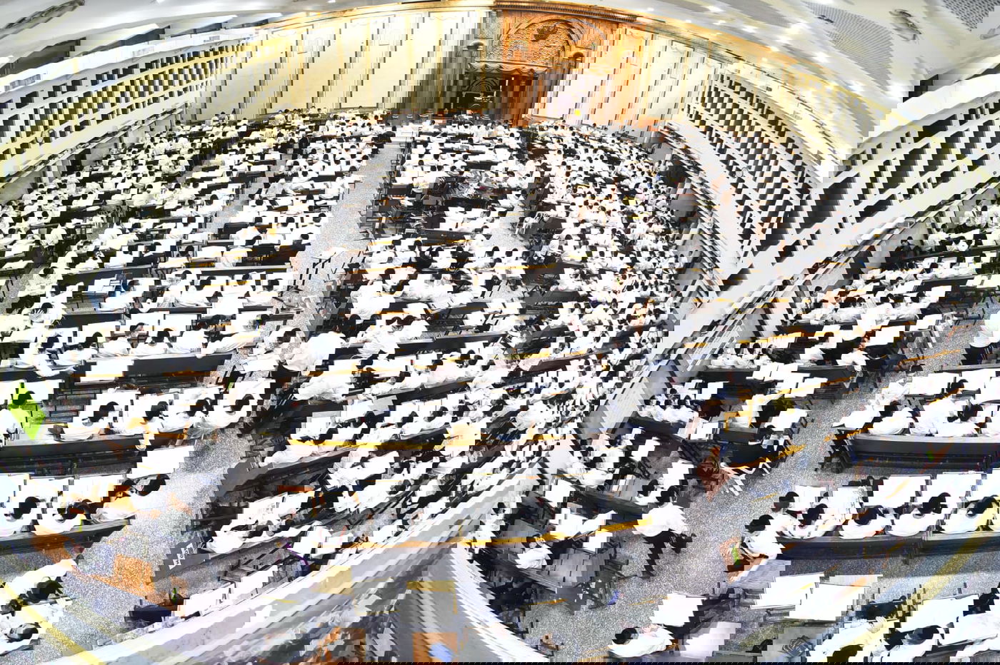 מרגש: סדר לימוד ליל פורים בישיבת פוניבז'