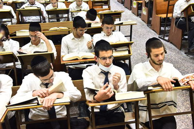 ישיבת פוניבז' בליל פורים