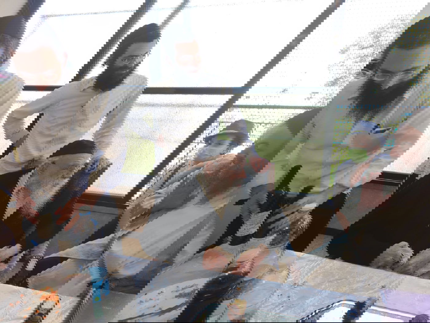 פורים במחיצת זקן תלמידי החזון איש • צפו