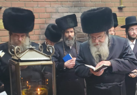 הילולת הפני מנחם מגור; בניו באמירת קדיש