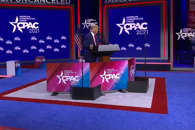 דונלד טראמפ בהופעה ראשונה, רמז: "אולי אתמודד שוב"