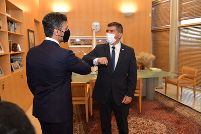 שר החוץ לשגריר האמירתי: "יום היסטורי"