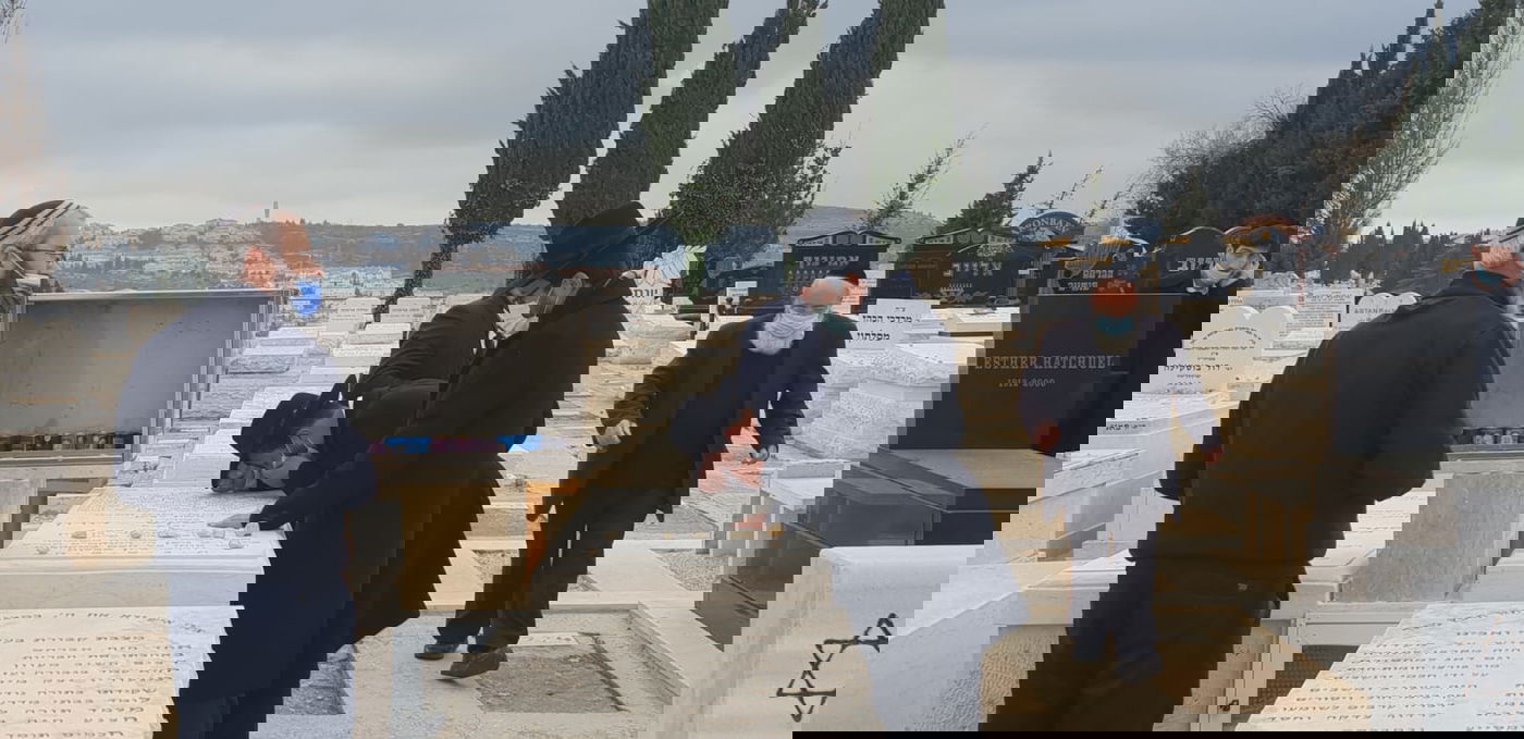 צפו: המונים באשכבה לזקן הראשונים לציון