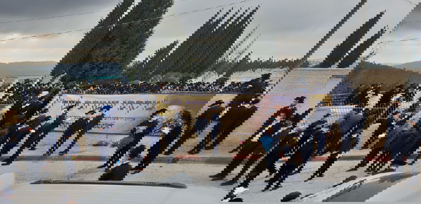 צפו: המונים באשכבה לזקן הראשונים לציון