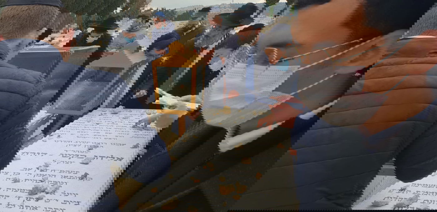 צפו: המונים באשכבה לזקן הראשונים לציון