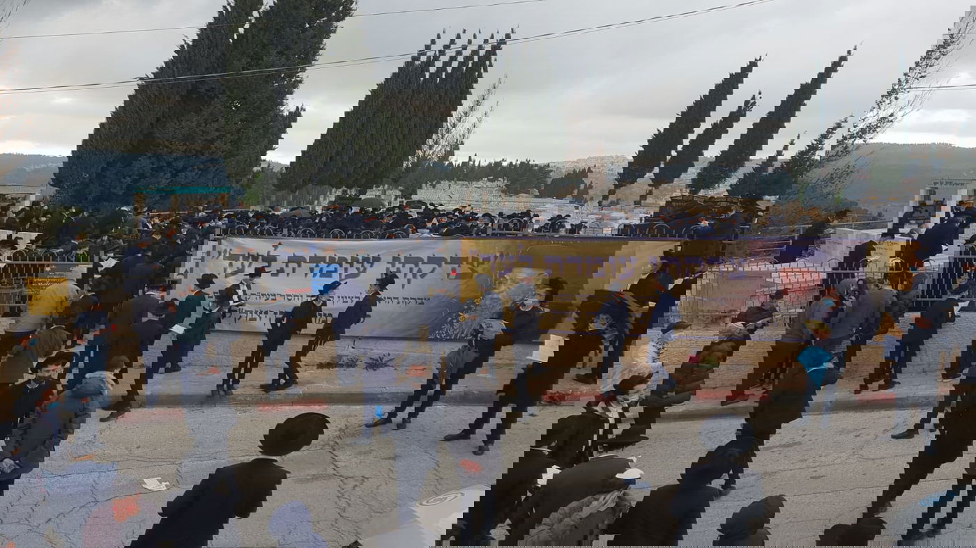 צפו: המונים באשכבה לזקן הראשונים לציון