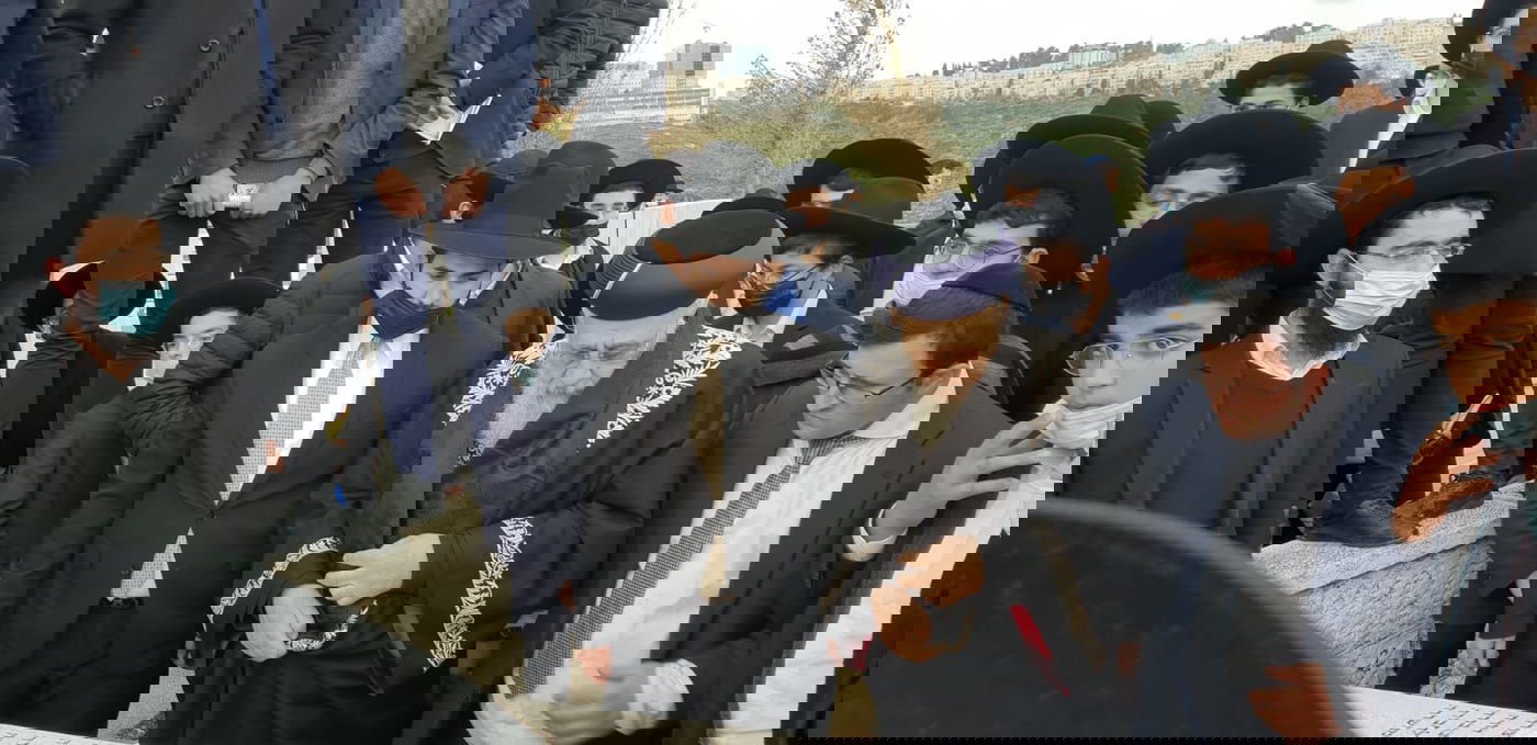 צפו: המונים באשכבה לזקן הראשונים לציון