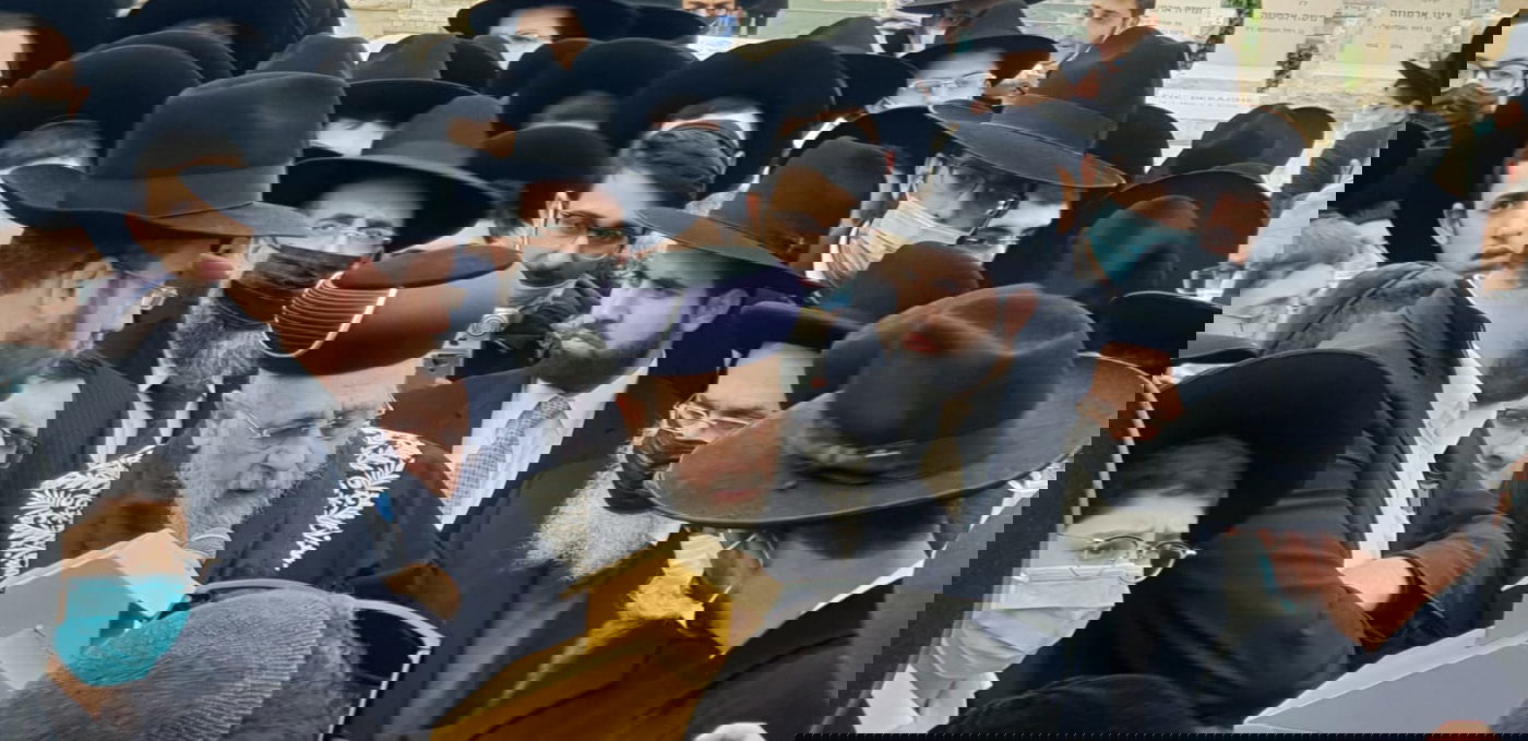 צפו: המונים באשכבה לזקן הראשונים לציון