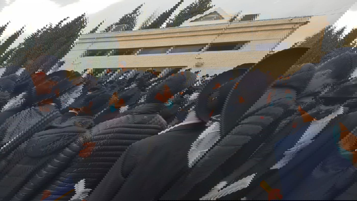 צפו: המונים באשכבה לזקן הראשונים לציון