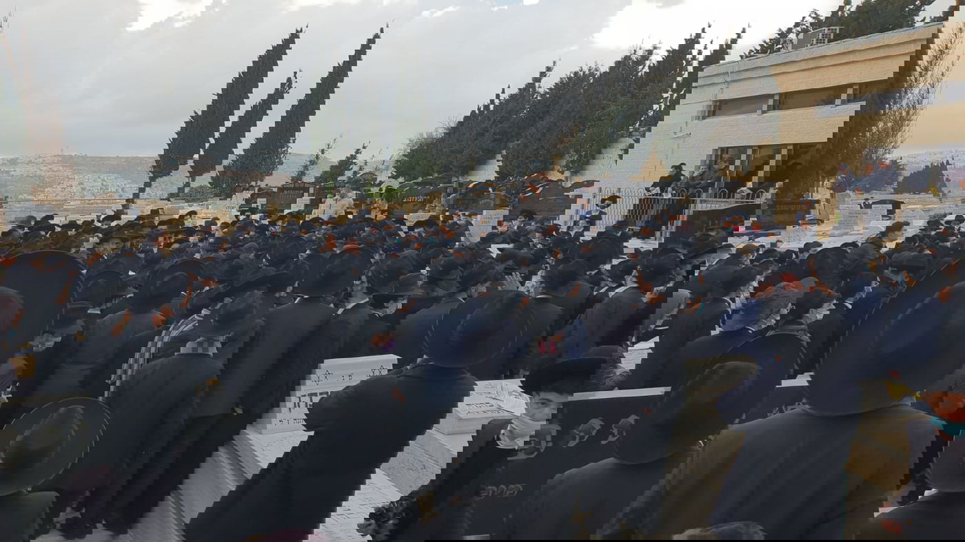 צפו: המונים באשכבה לזקן הראשונים לציון