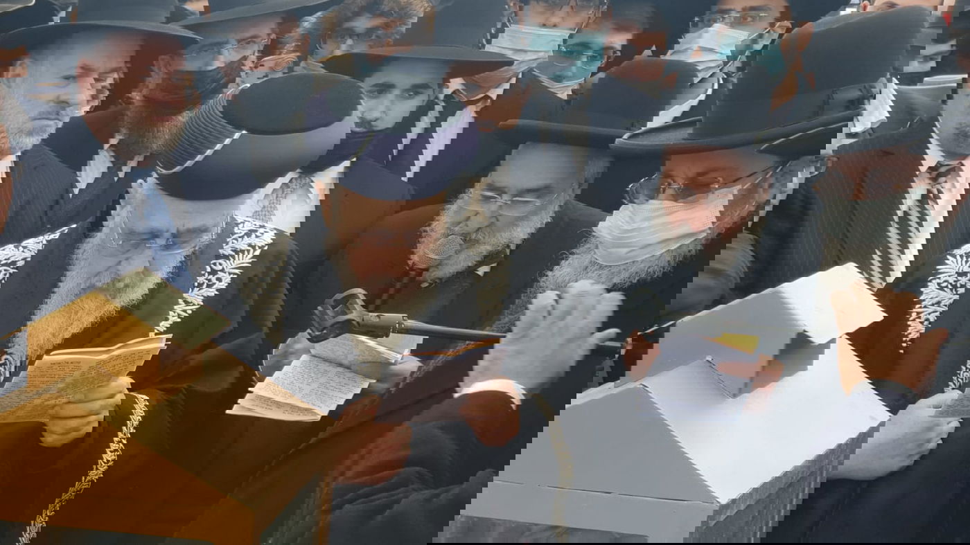 צפו: המונים באשכבה לזקן הראשונים לציון