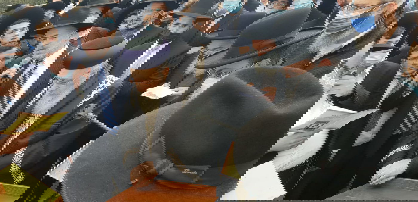 צפו: המונים באשכבה לזקן הראשונים לציון