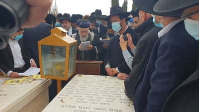 צפו: המונים באשכבה לזקן הראשונים לציון