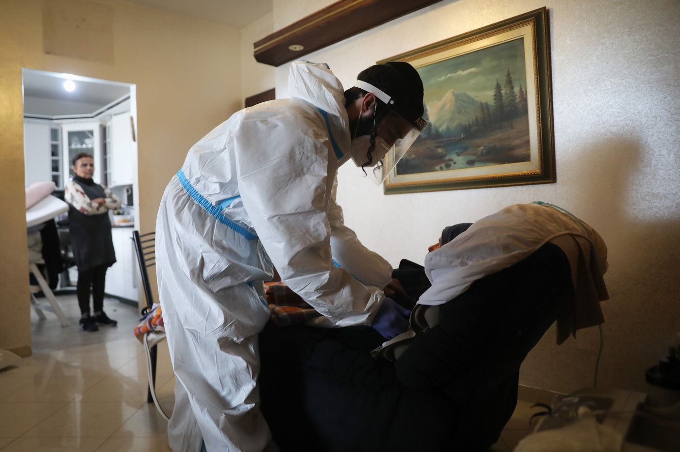 כך מתבצע הטיפול הביתי לחולי קורונה • צפו