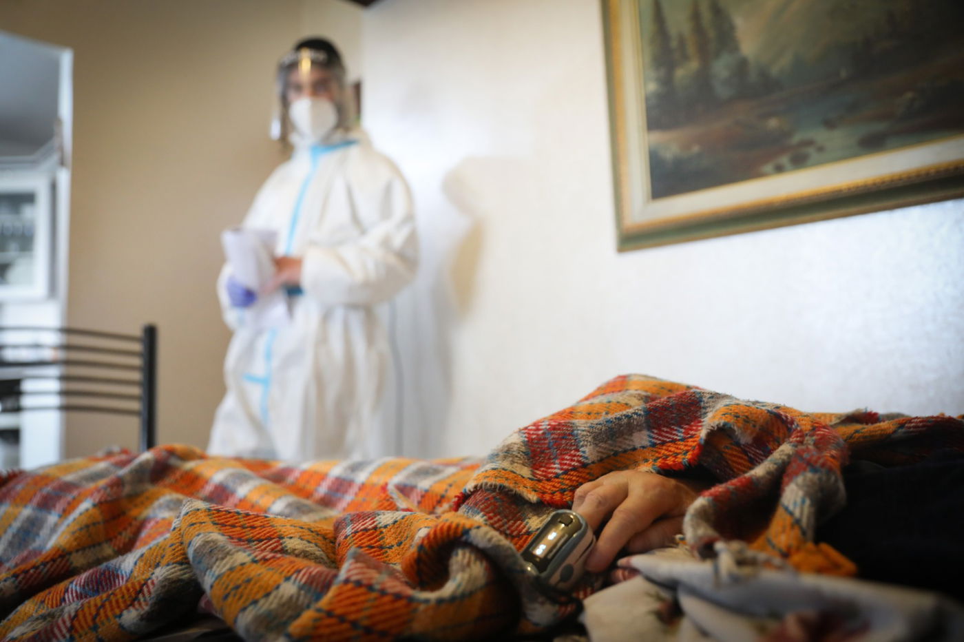 כך מתבצע הטיפול הביתי לחולי קורונה • צפו